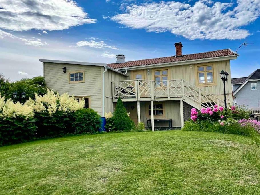 Charmigt Sekelskifteshus Med Naerhet Till Det Mesta Eskilstuna Exterior foto